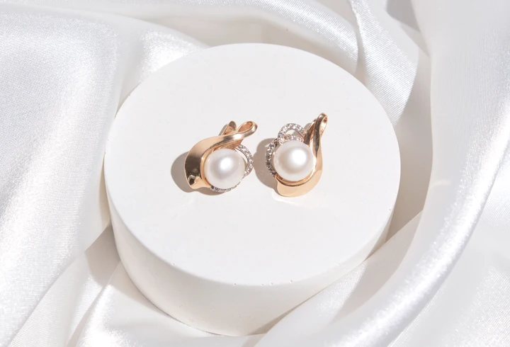 Textiles, Jewellery & Accessories